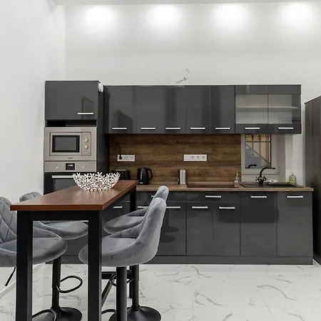Black Marble Unique Design Near Danube River Apartment