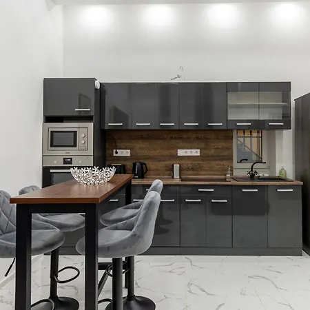 Black Marble Unique Design Near Danube River * 布达佩斯