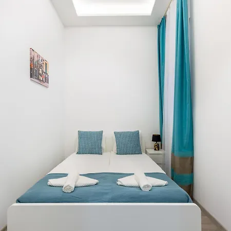 Black Marble Unique Design Near Danube River דירה בודפשט